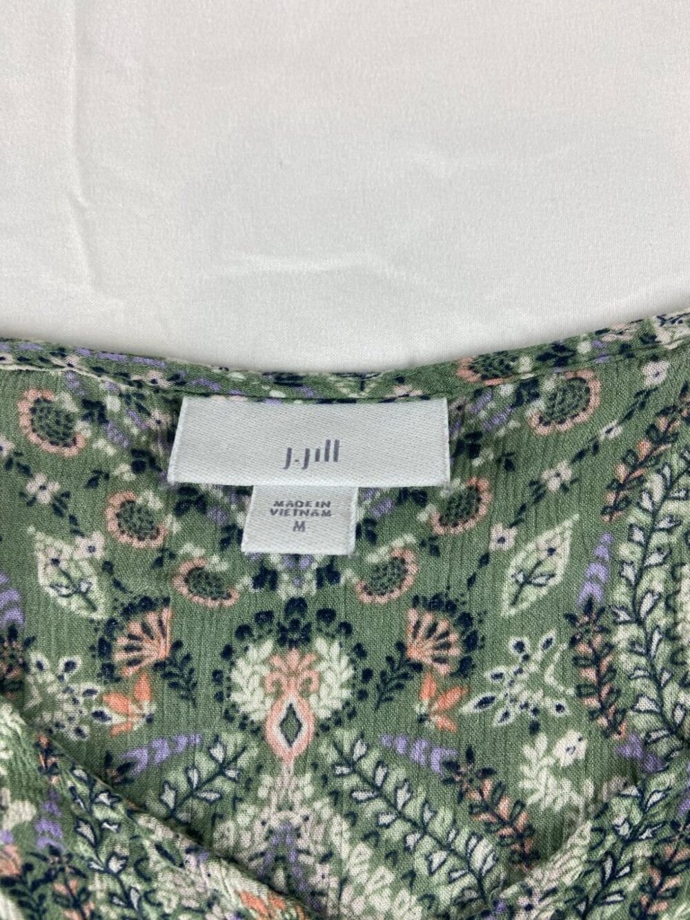J. Jill Crinkled Button-Front Top | Floral Paisley | Size Medium | Sage Green | - Picture 9 of 10